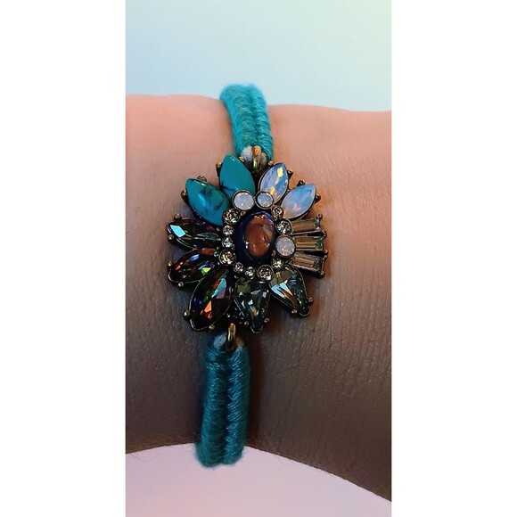 Chloe + Isabel Bora Bora Statement Toggle Bracelet 6.5-7.5 in (G) - Picture 8 of 9